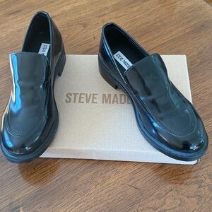 Steve Madden black loafer runs small more like a 8
